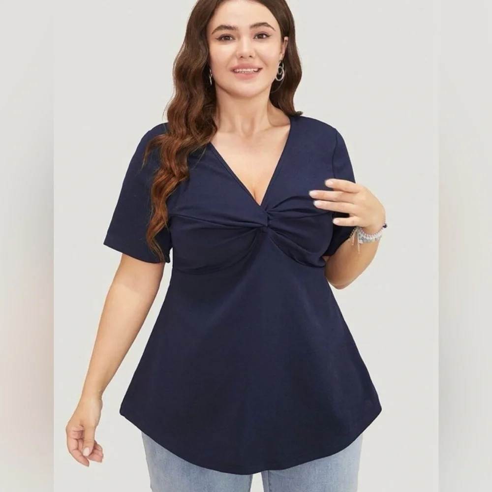 NWT! Navy twist front short sleeve blouse size 18-20 or 2X